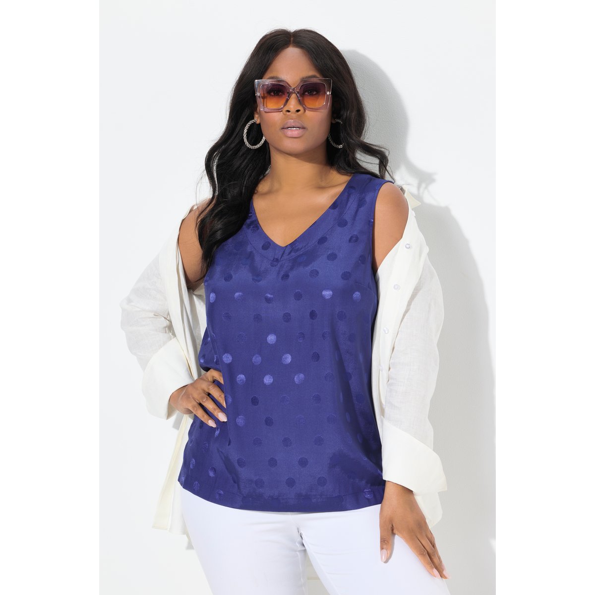 Blouse à pois jacquard avec encolure en V. bleu encre, ULLA POPKEN
