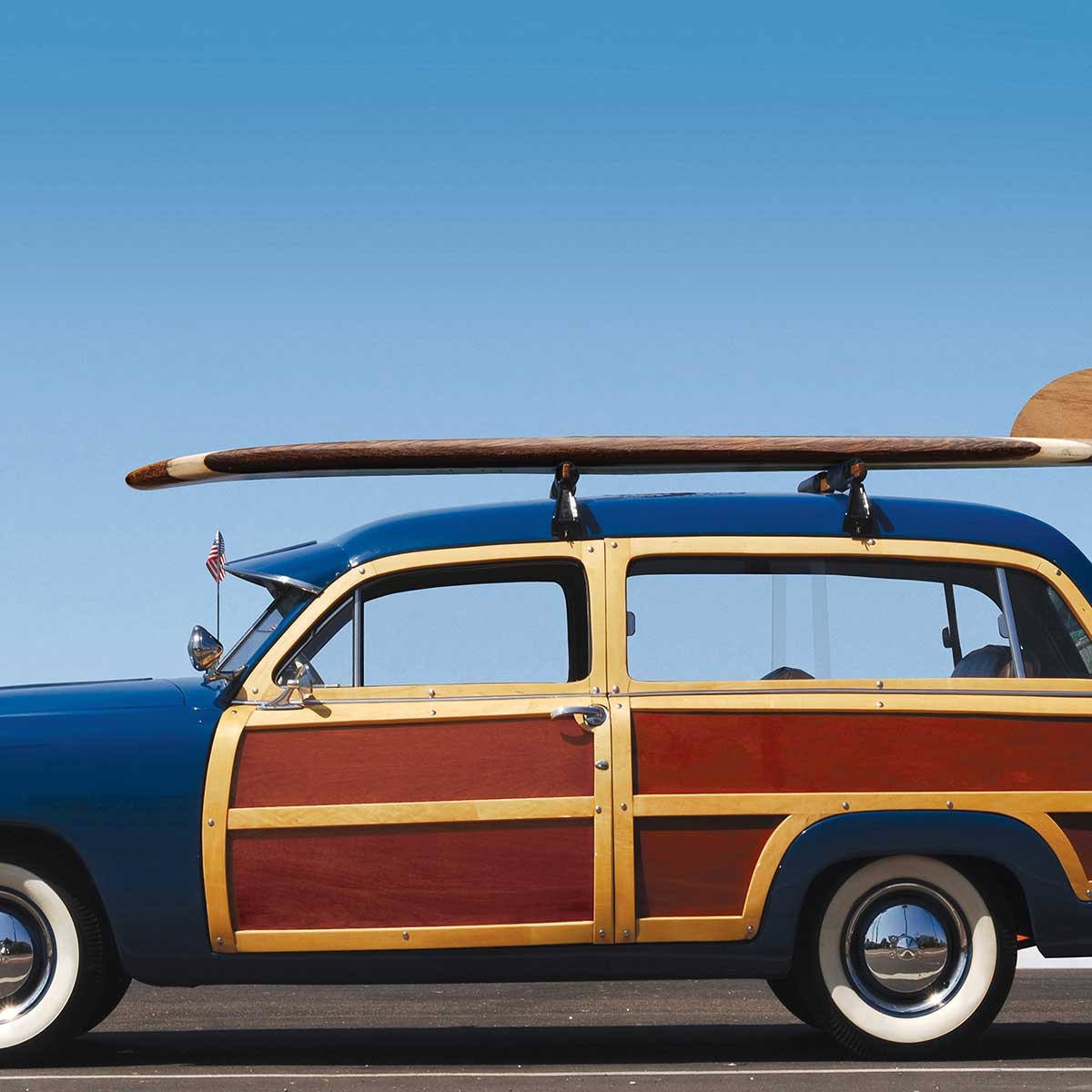 Affiche surf car de legende affiche + cadre en bois - noir, HEXOA