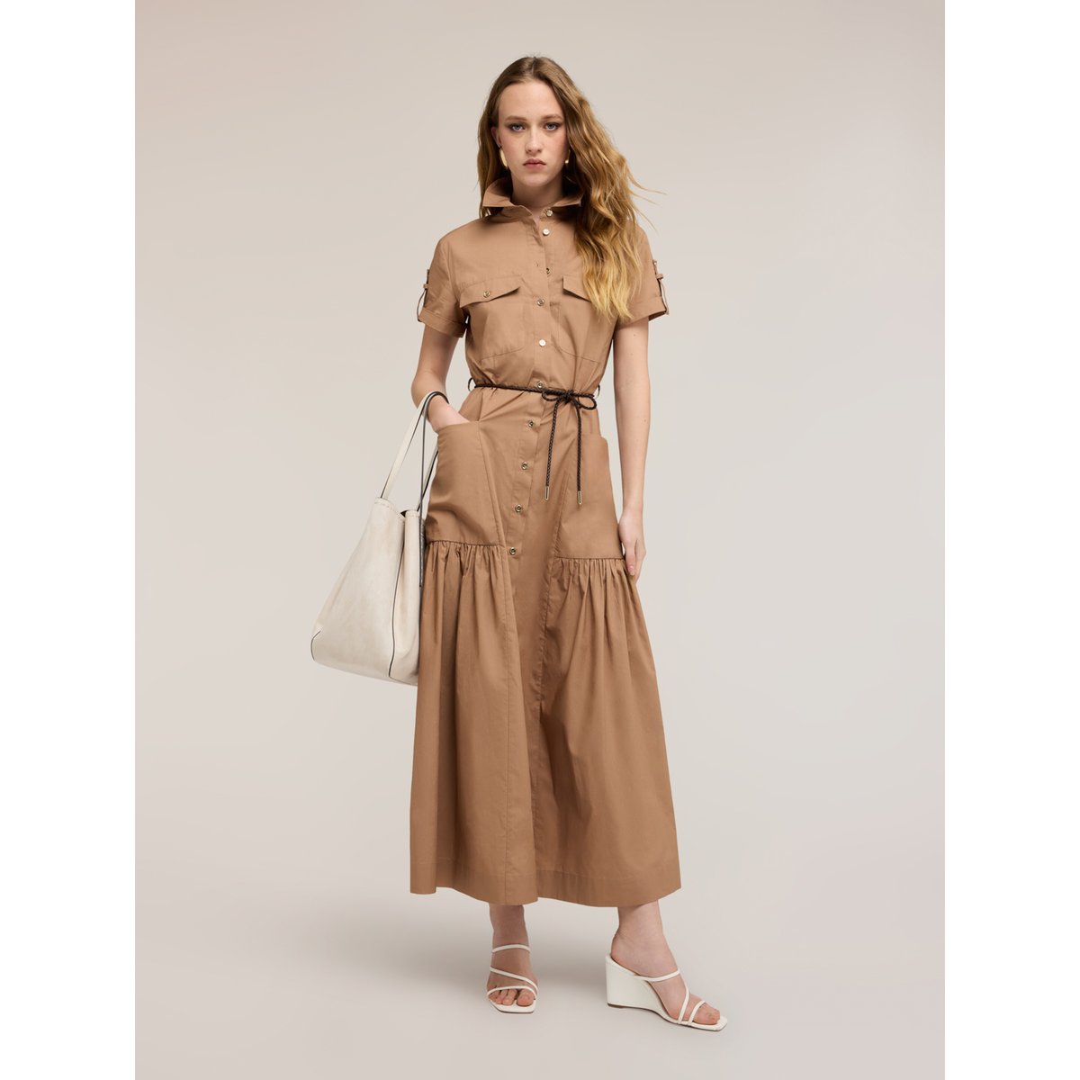 Robe chemise longue. beige, MOTIVI