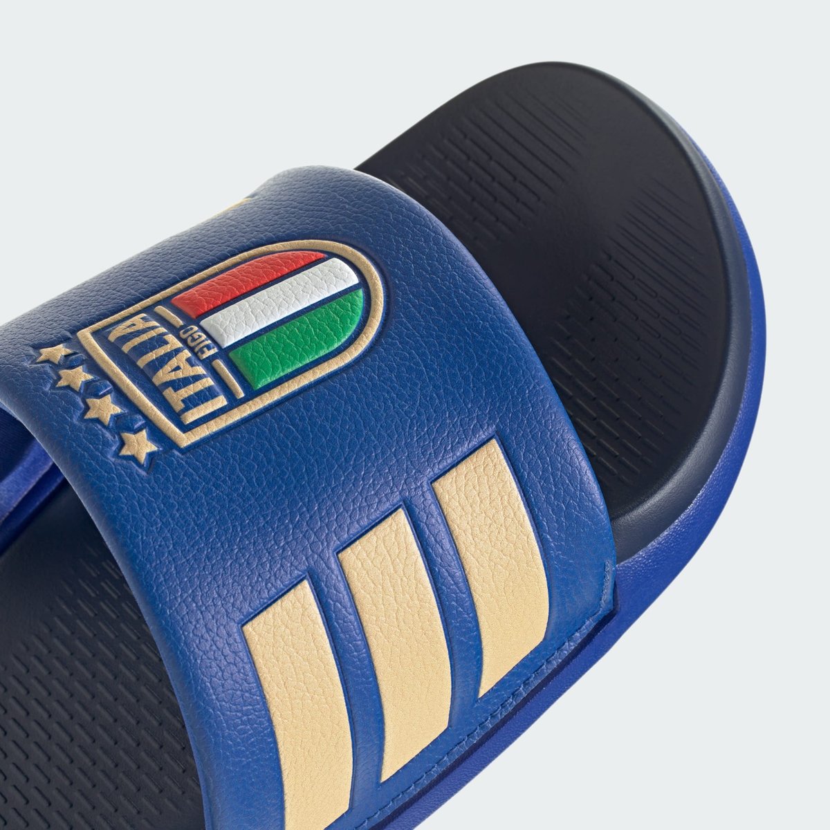 Sandale Adilette Confort 2.0 Italie Sandale Adilette Confort 2.0 Italie bold blue / white / cloud white, ADIDAS SPORTSWEAR