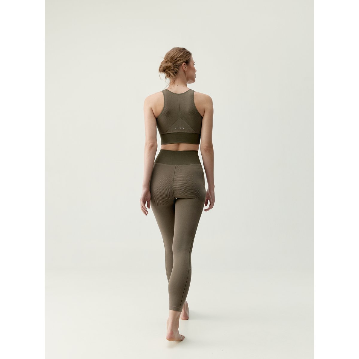 Brassière de sport femme Nube maintien moyen-élevé coussinets amovibles kaki/beige biscuit, BORN