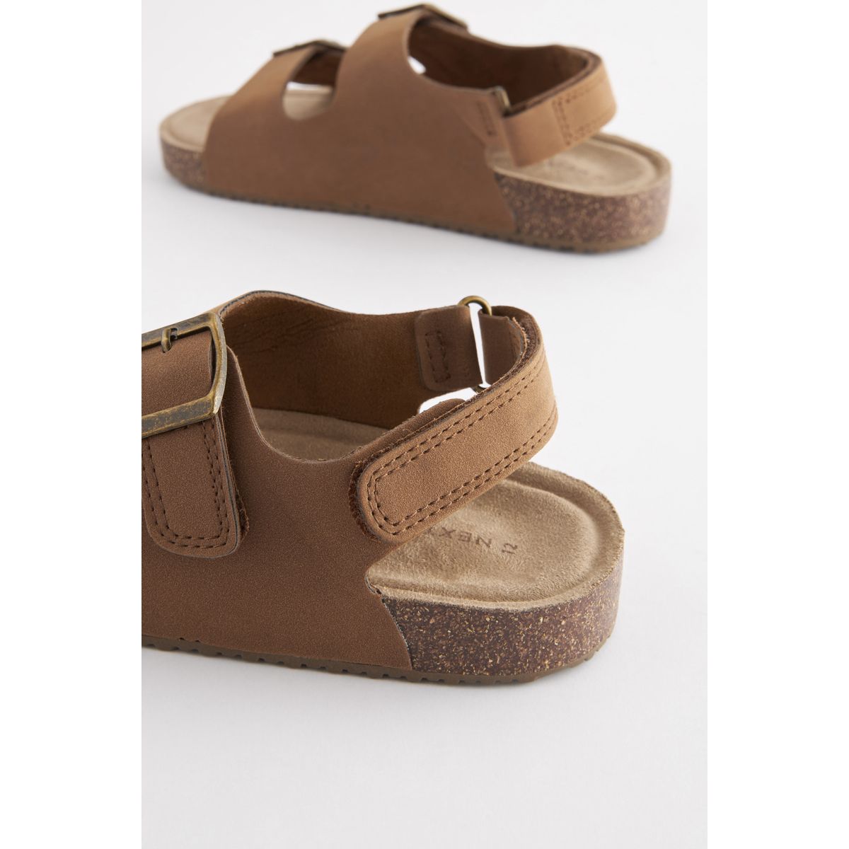 Sandales ouvertes pour l'été marron fauve, NEXT