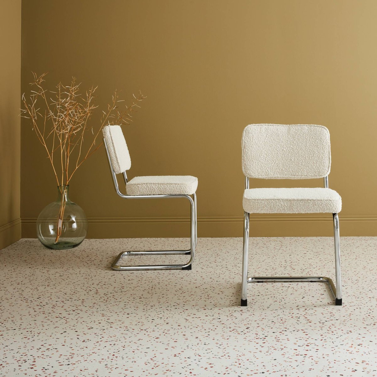 Chaise cantilever acier et bouclette texturée (lot de 2) MAJA blanc cassé, SWEEEK