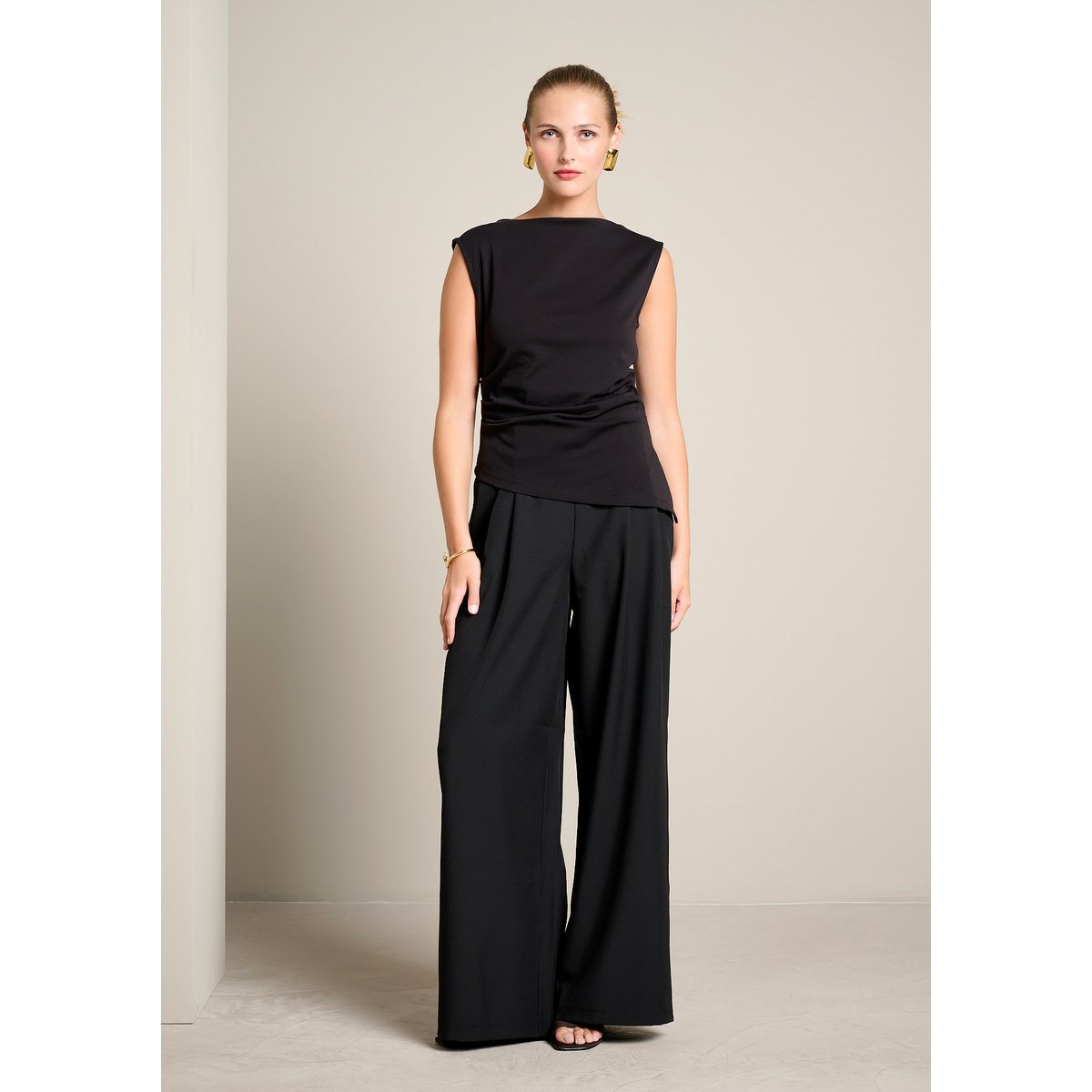 Top drapé asymétrique noir, LOLALIZA