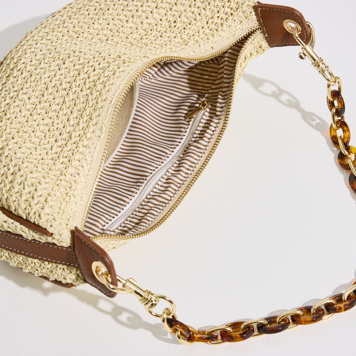 Sac forme demi-lune aspect paille marron camel, GRAIN DE MALICE
