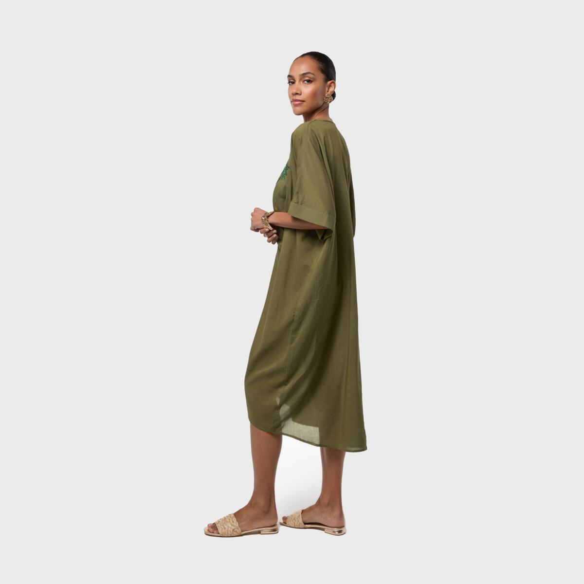 Robe midi drapée à manches larges avec détails brodés kaki, LOLA CASADEMUNT