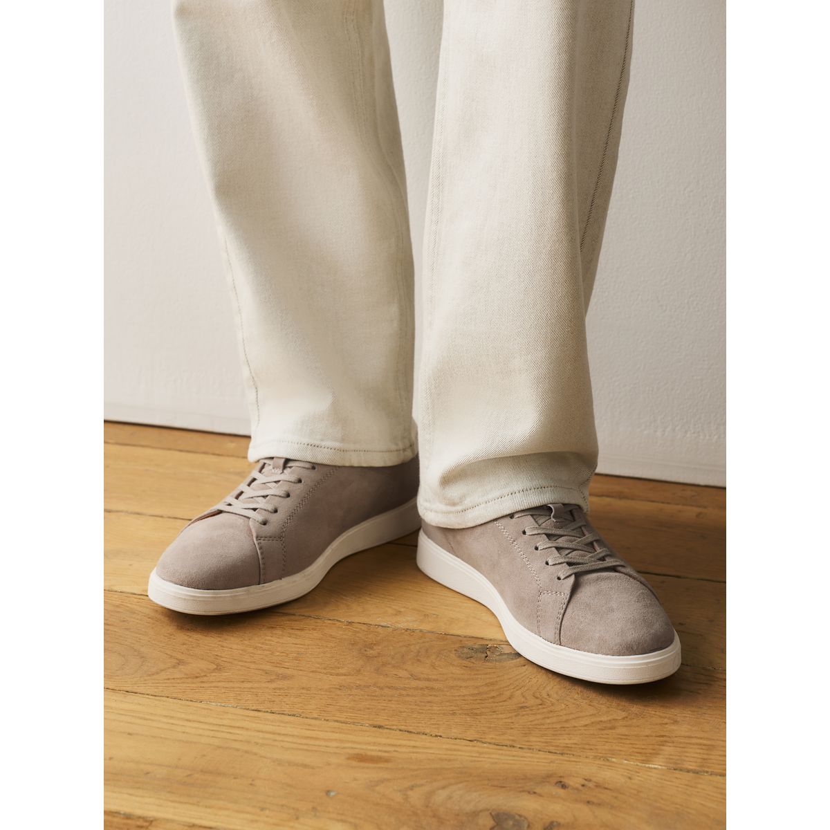 Baskets fines en daim casual chic gris, NEXT