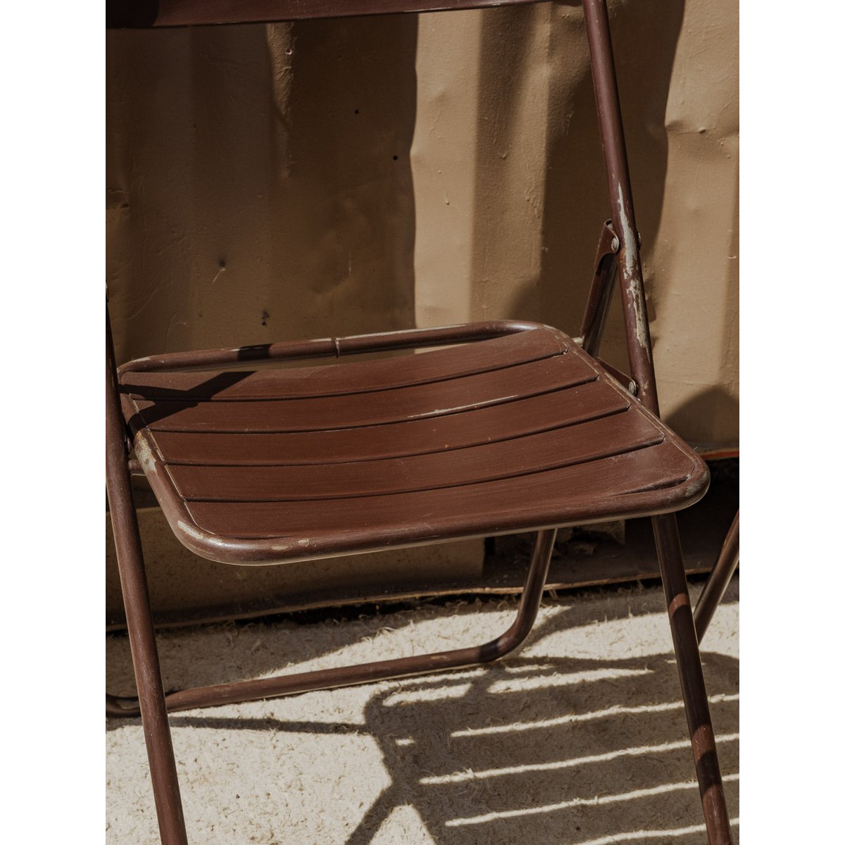 Lot de 4 chaises en métal marron Alma N°1574 - Bon état marron, DEBONGOUT