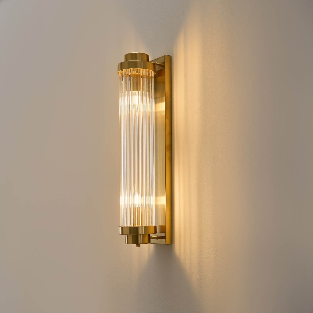 Grande applique design en verre - ELEANE transparent et laiton, KOSILUM