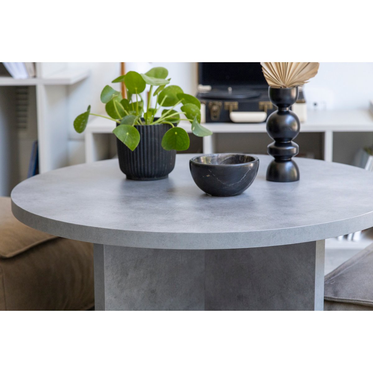 Table basse ronde PAUSA gris microciment, REALLY NICE THINGS