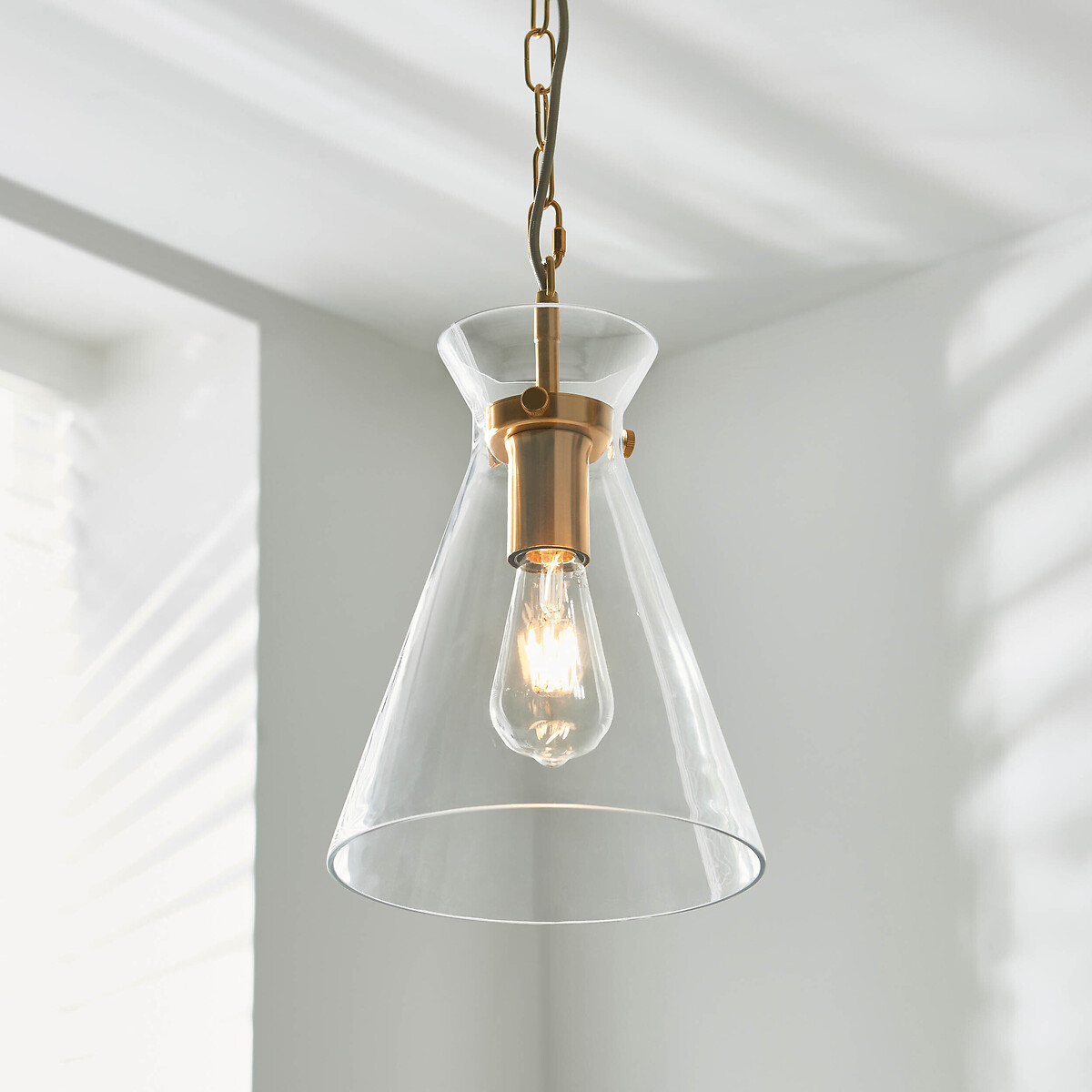 Henrietta Single Drop Pendant Light aged brass, ÉDITÉ