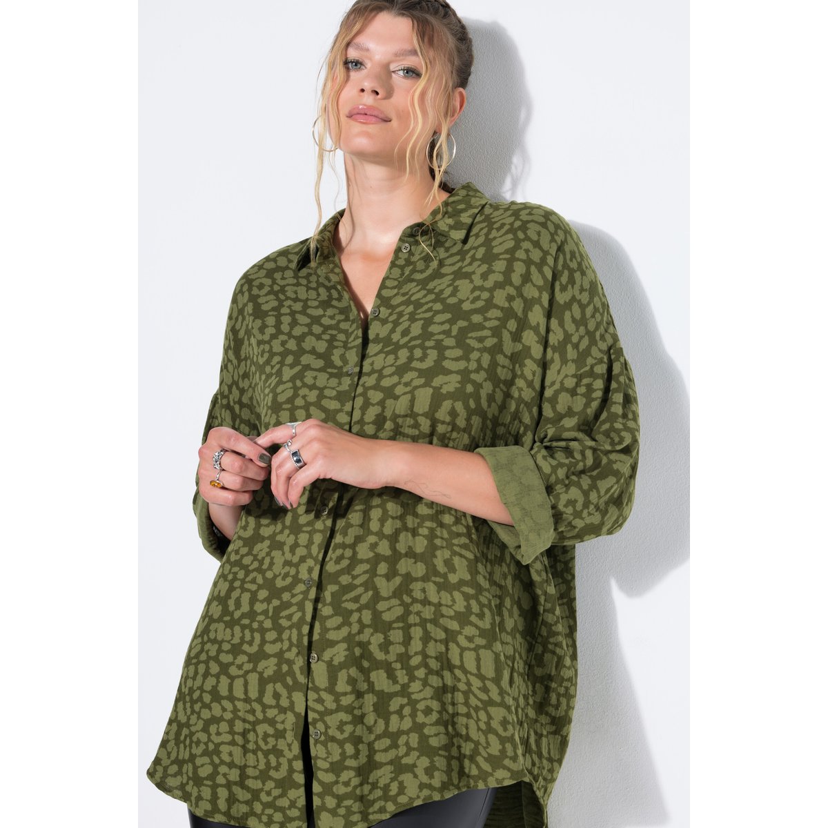 Chemisier en mousseline, coupe oversize kaki foncé, STUDIO UNTOLD
