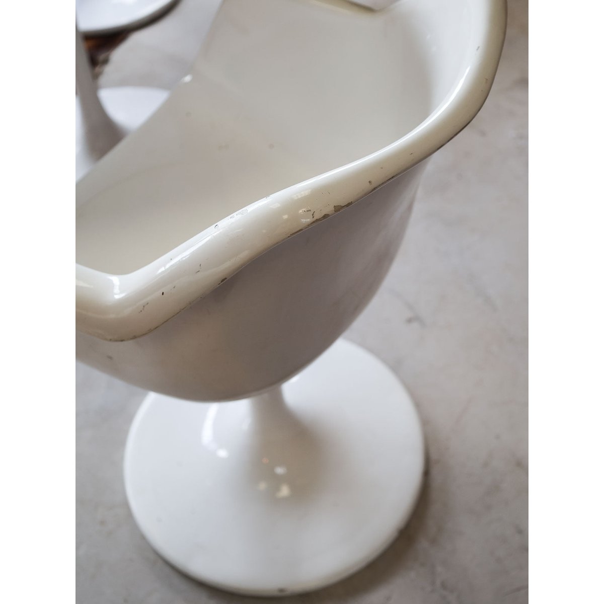 Paire de chaises style Knoll Alma N°1211 - Bon état blanc, DEBONGOUT