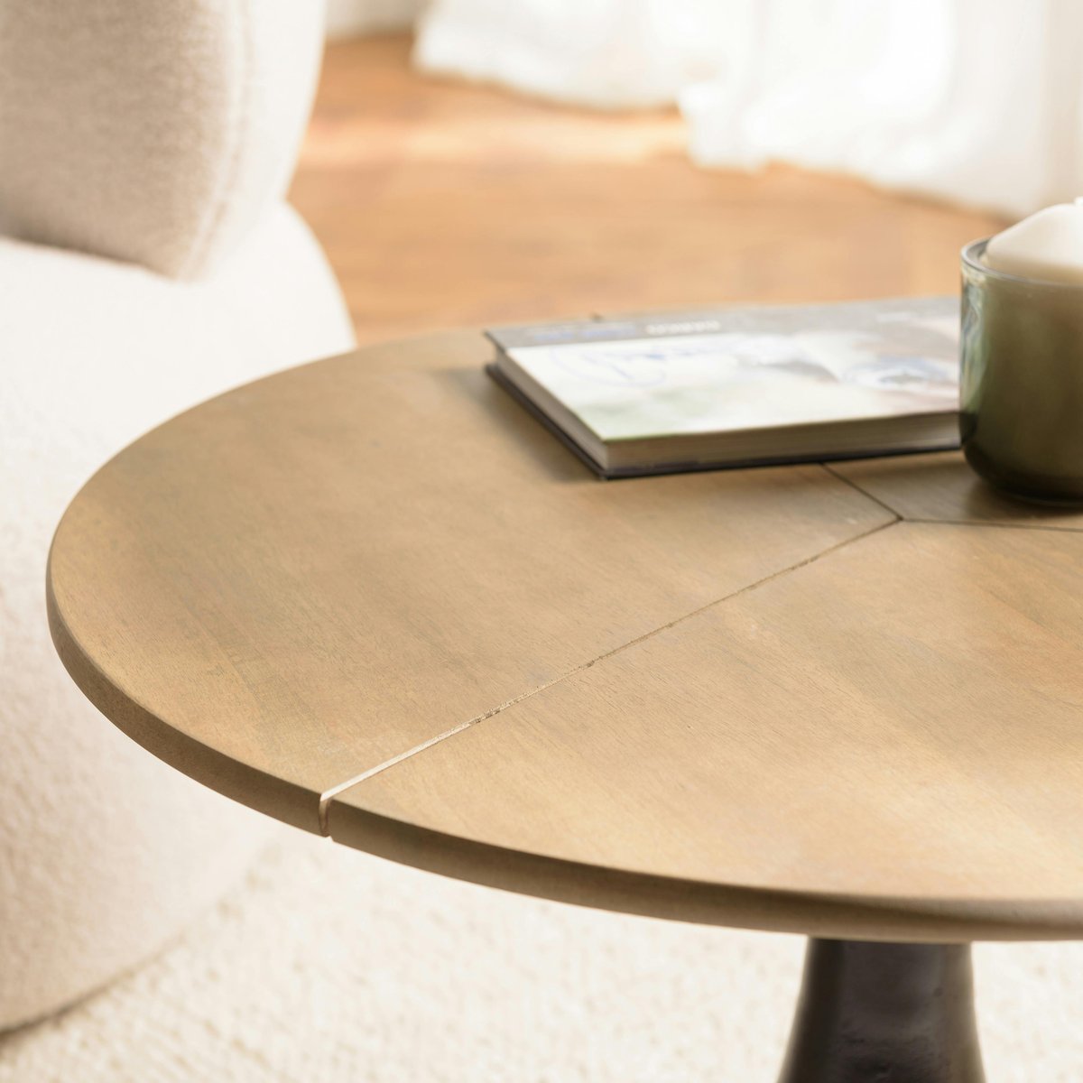 Table d'appoint ronde bois dessiné pied central ZALA bois naturel, PIER IMPORT