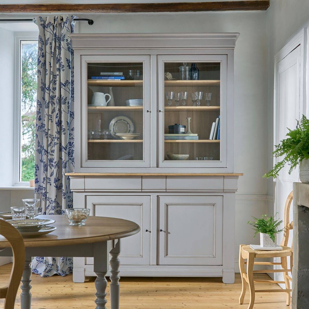 Buffet vaisselier bois massif 4 portes 3 tiroirs - EMBELLIE gris, CAMIF