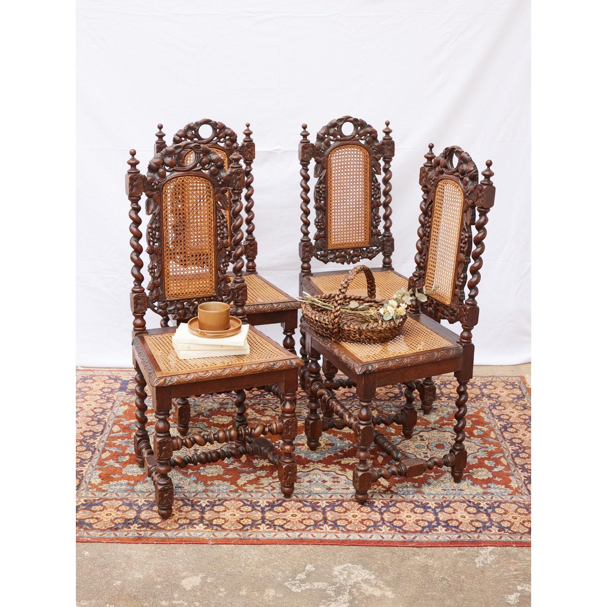 Lot de 4 chaises en chêne et cannage Claude N°1430 - Bon état bois foncé, DEBONGOUT