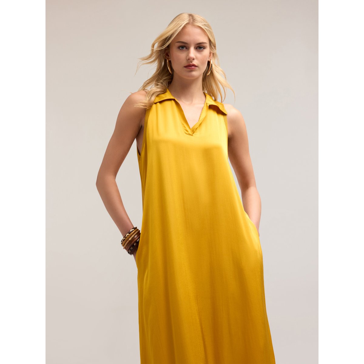 Robe longue avec col en satin jaune, MOTIVI