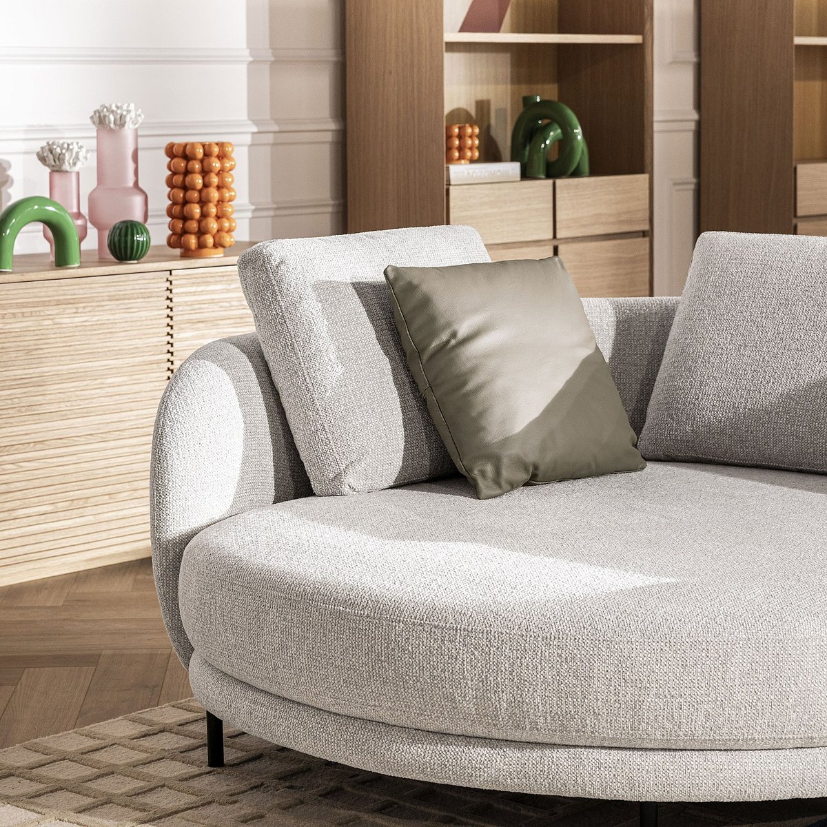 Canapé d'angle gauche déhoussable en tissu et dossier garni de plumes VELIA beige, HABITAT