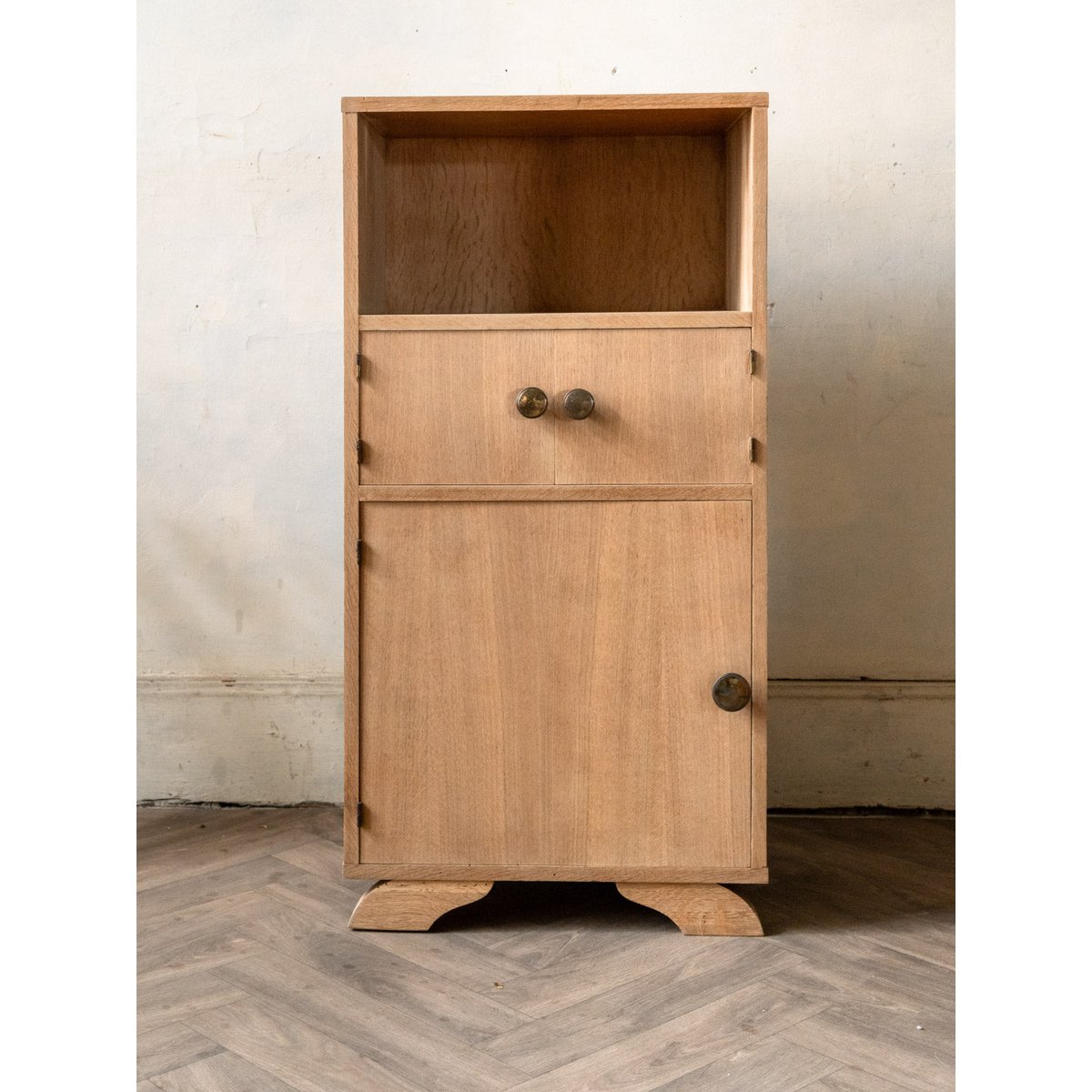 Petit buffet haut en bois Gilbert N°1747 - Bon état bois clair, DEBONGOUT