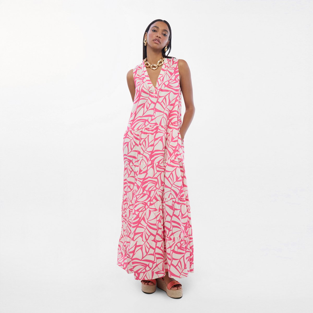 Robe longue fluide à volants et col V ecru, LOLA CASADEMUNT