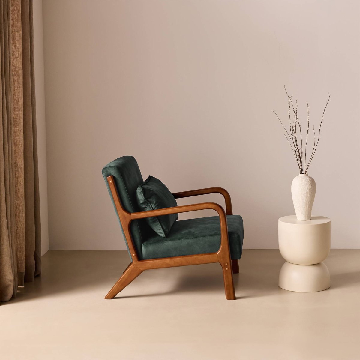 Fauteuil scandinave bois d'hévéa teinté noyer clair et velours LORENS bleu canard, SWEEEK