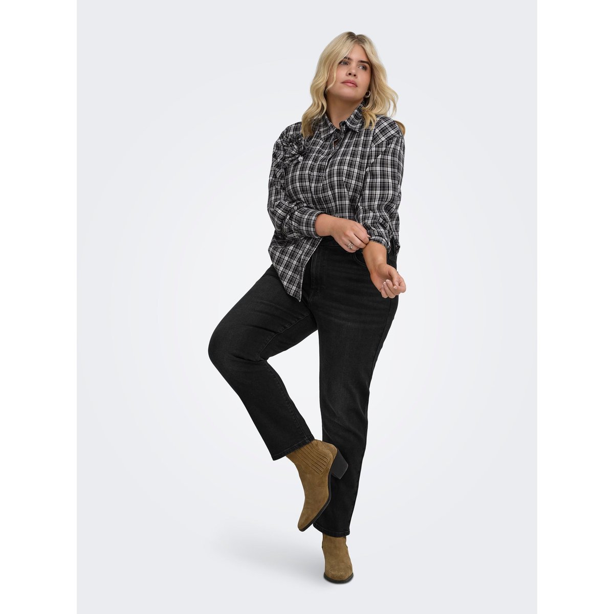 Jean Coupe Droite washed black, ONLY CARMAKOMA