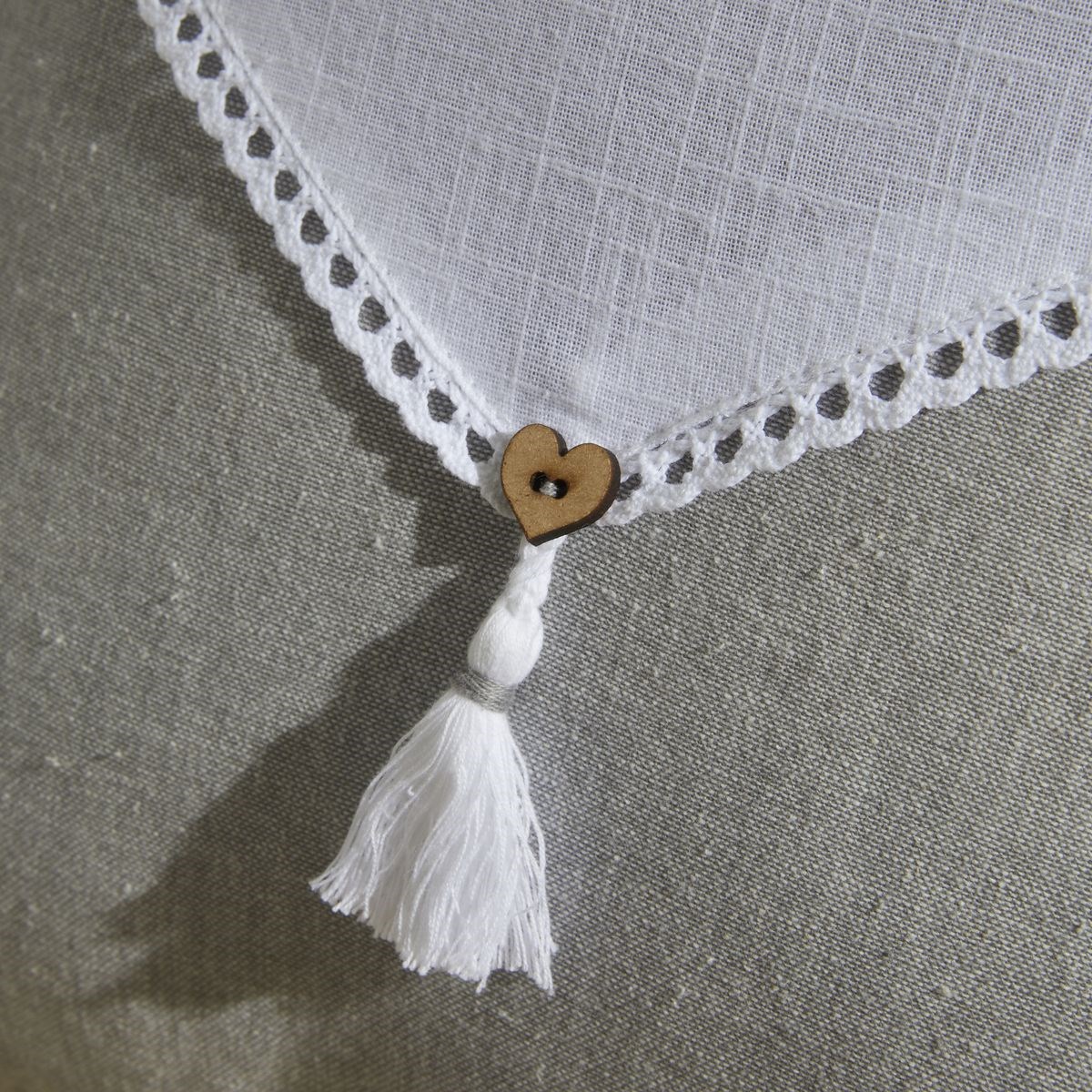 Coussin déhoussable avec pompon coton uni CHARME gris, TODAY