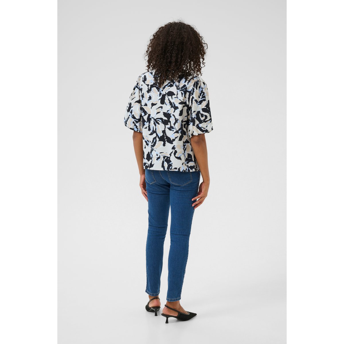 Short sleeved blouse beige/noir/bleu blurry leaf, KAFFE