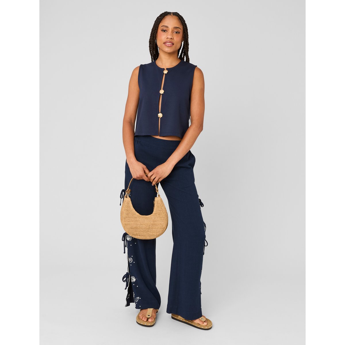 Top avec détails de boutons dorés bleu foncé, BZB