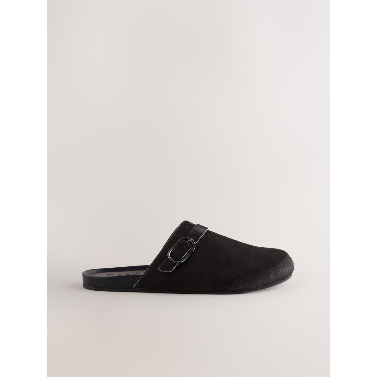 Chaussures fines à bout rond et assise moulée noir, NEXT