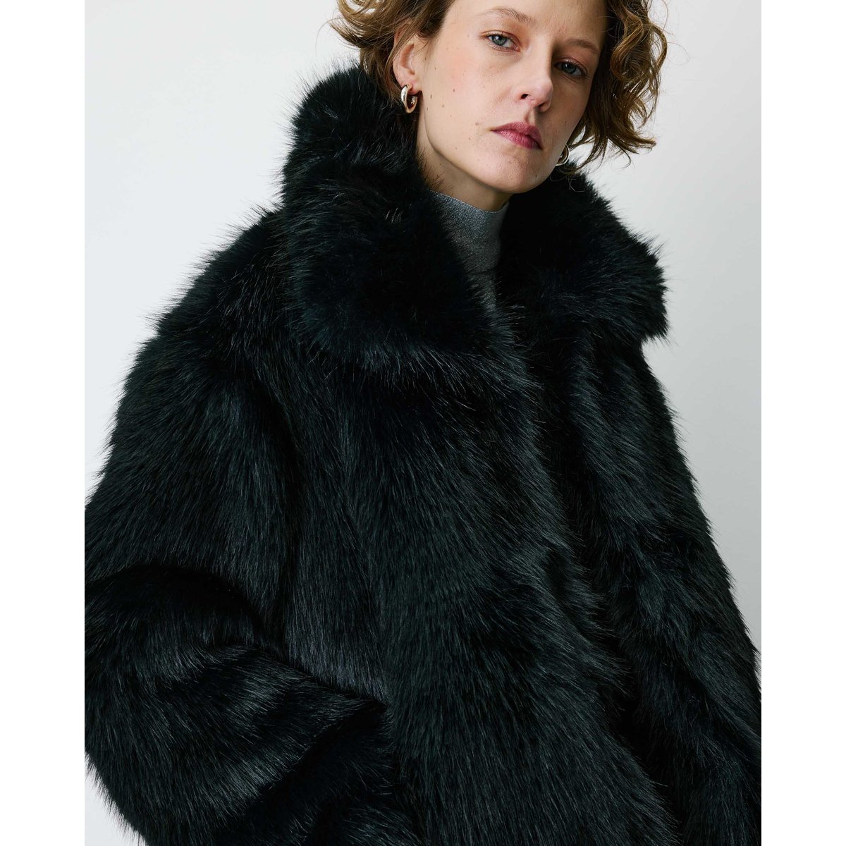 Manteau en Imitation fourrure col large noir Billie noir, GRACE & MILA