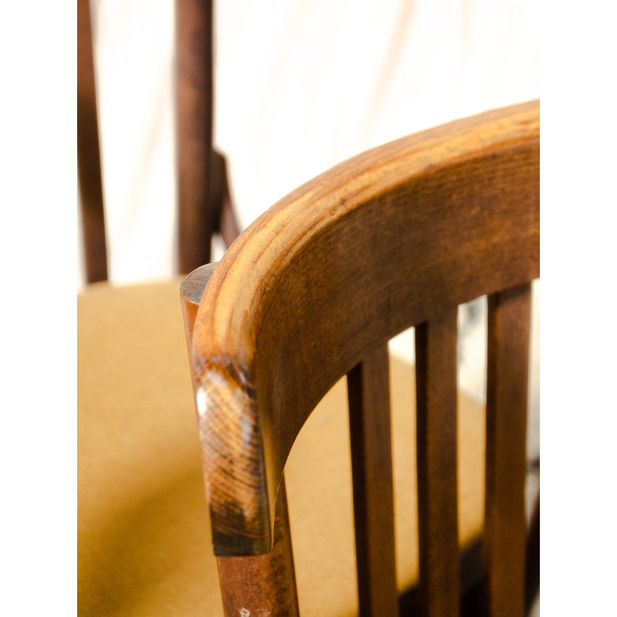Lot de 4 chaises en hêtre et tissu Claude N°1742 - Bon état bois foncé, DEBONGOUT