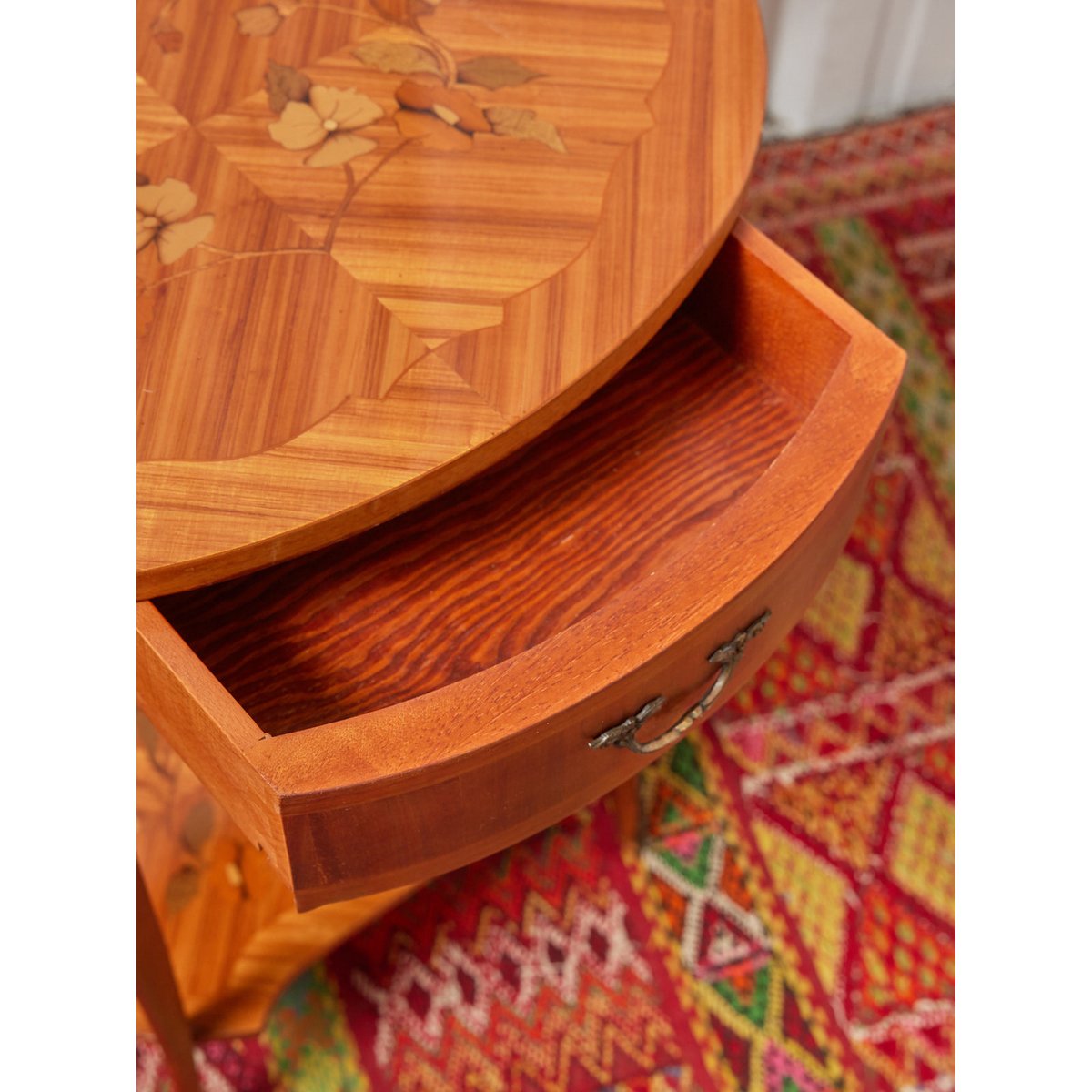 Table d'appoint en marqueterie Francine N°1097 - Bon état bois clair, DEBONGOUT