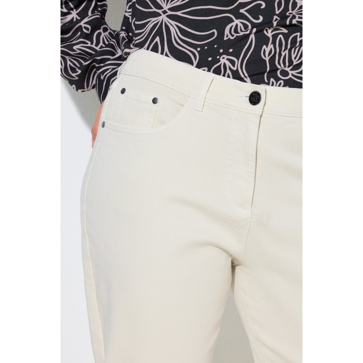 Jean Mom en denim extensible, coupe 5 poches vanille, ULLA POPKEN