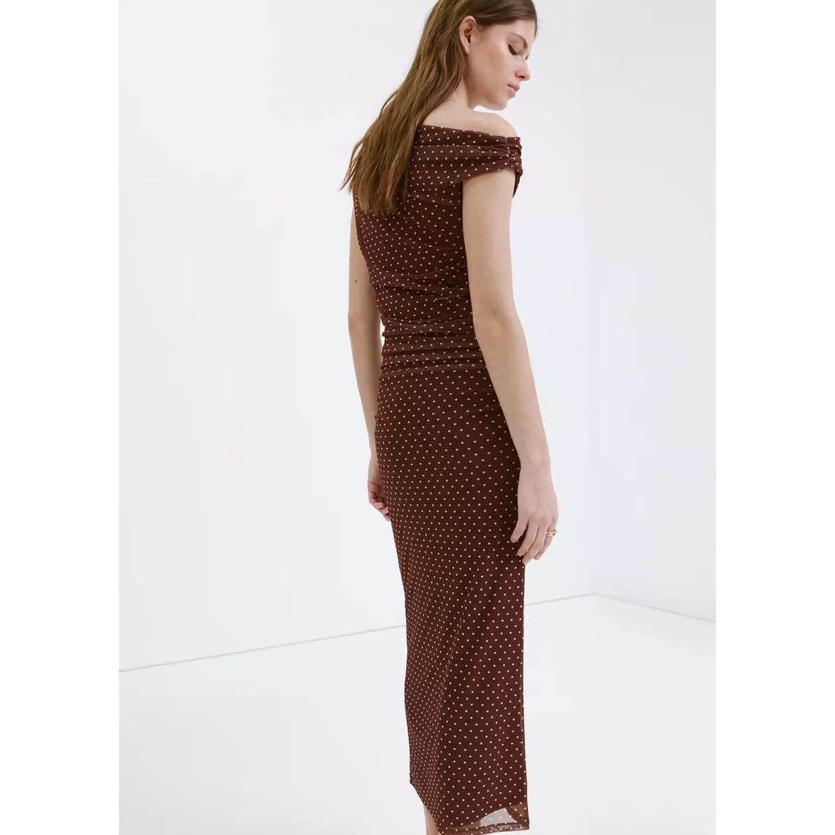 Robe midi ajustée à pois marron, MANGO