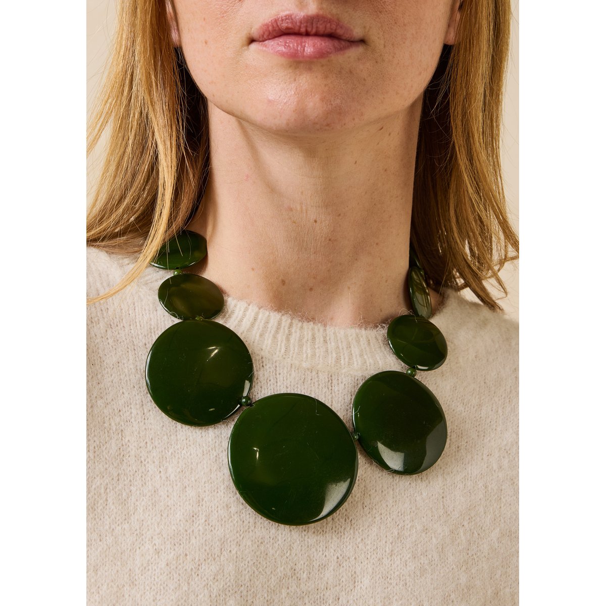 Collier ras-de-cou réglable en résine vert bouteille, LA FEE MARABOUTEE