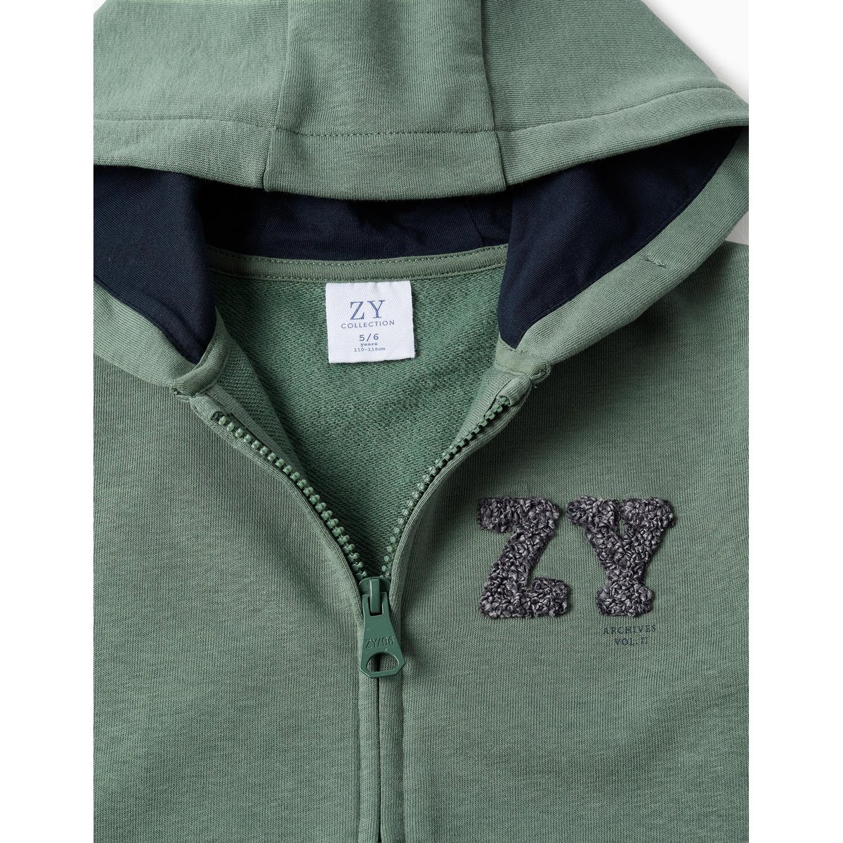 Sweat zippé en coton avec capuche et broderie en bouclettes ZY vert foncé, ZIPPY