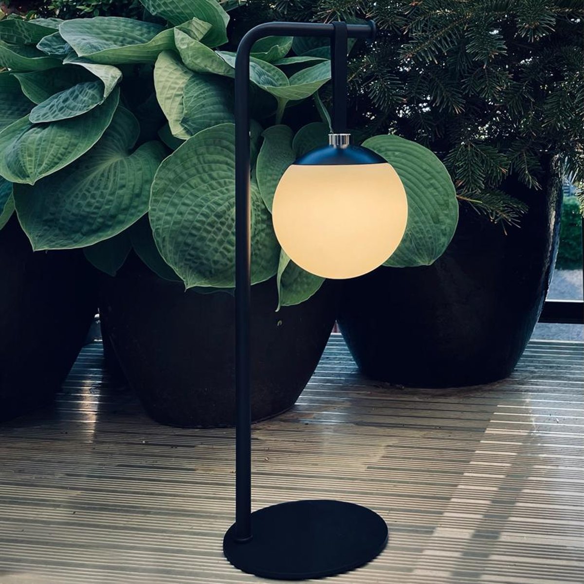 Lampe de table extérieure LED à intensité variable noire/blanche ODIN - Boule lumineuse rechargeable USB-C noir, DYBERG LARSEN