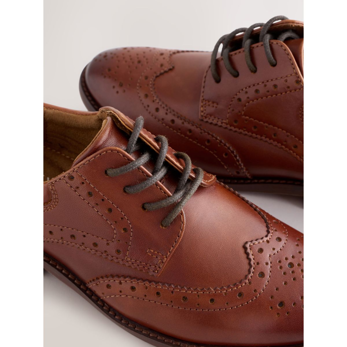 Chaussures richelieu en cuir premium à lacets marron fauve, NEXT