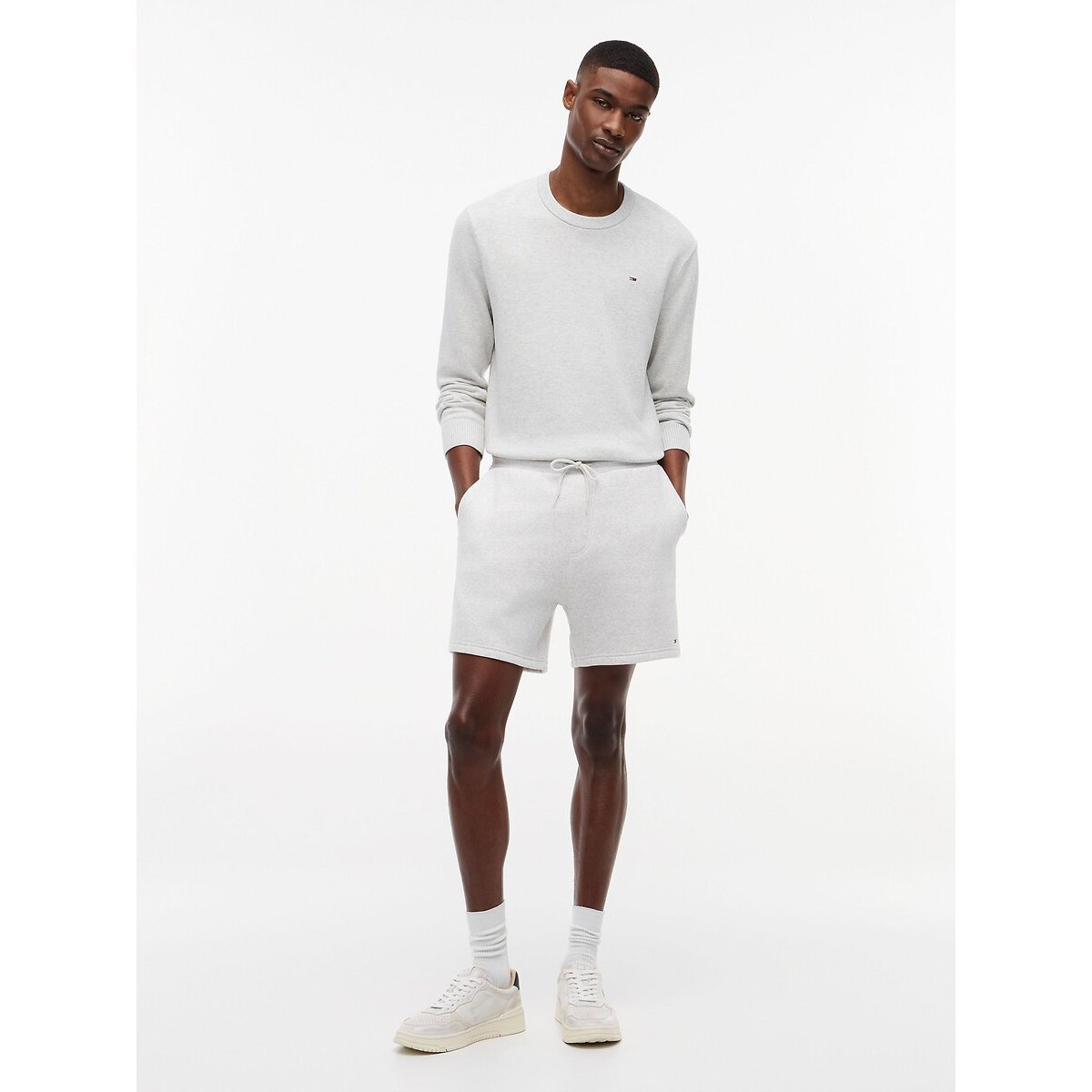 Short coupe standard à écusson drapeau gris chiné, TOMMY JEANS