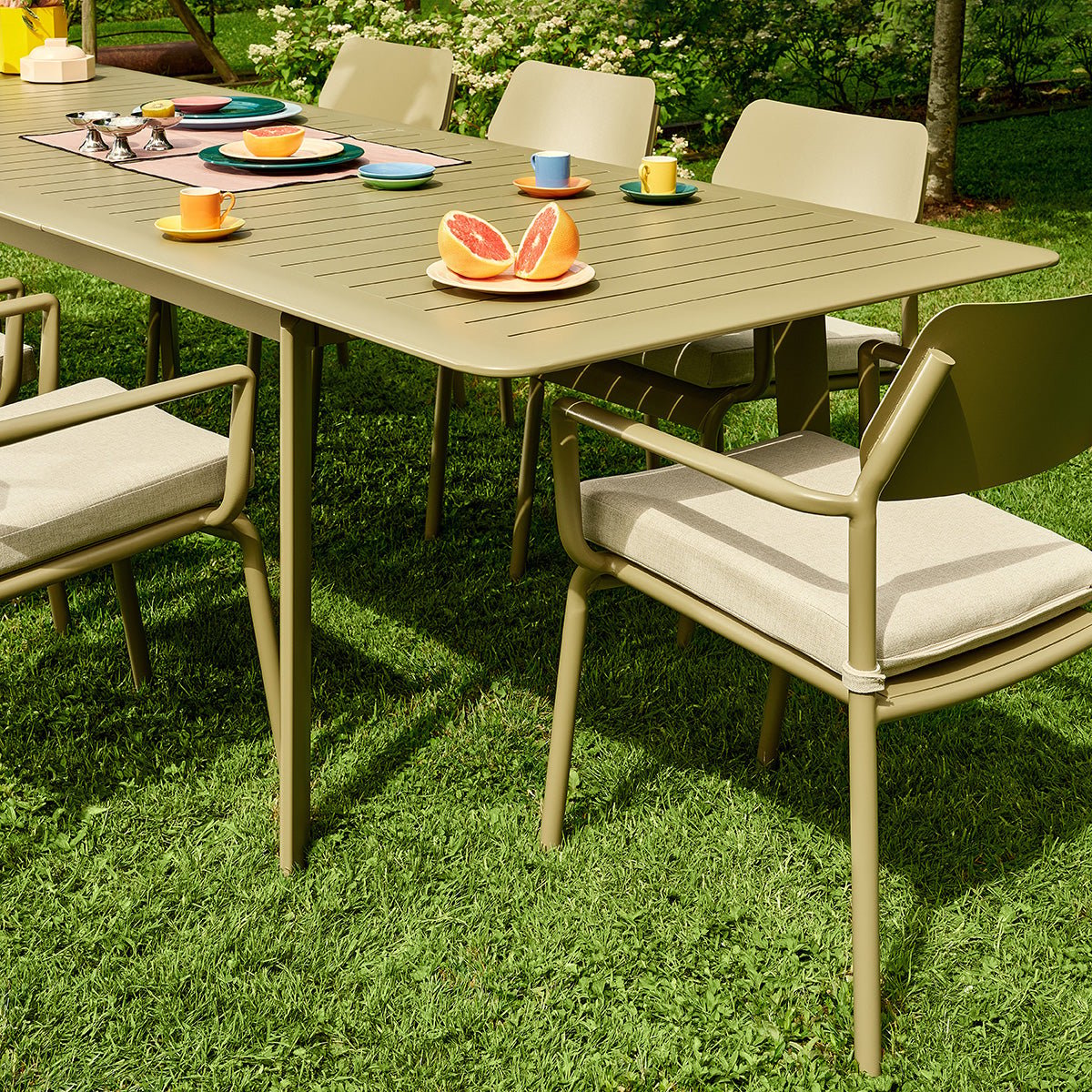 Salon de jardin aluminium kaki 6/10 pers. SARO kaki_clair, BERAH GETAH