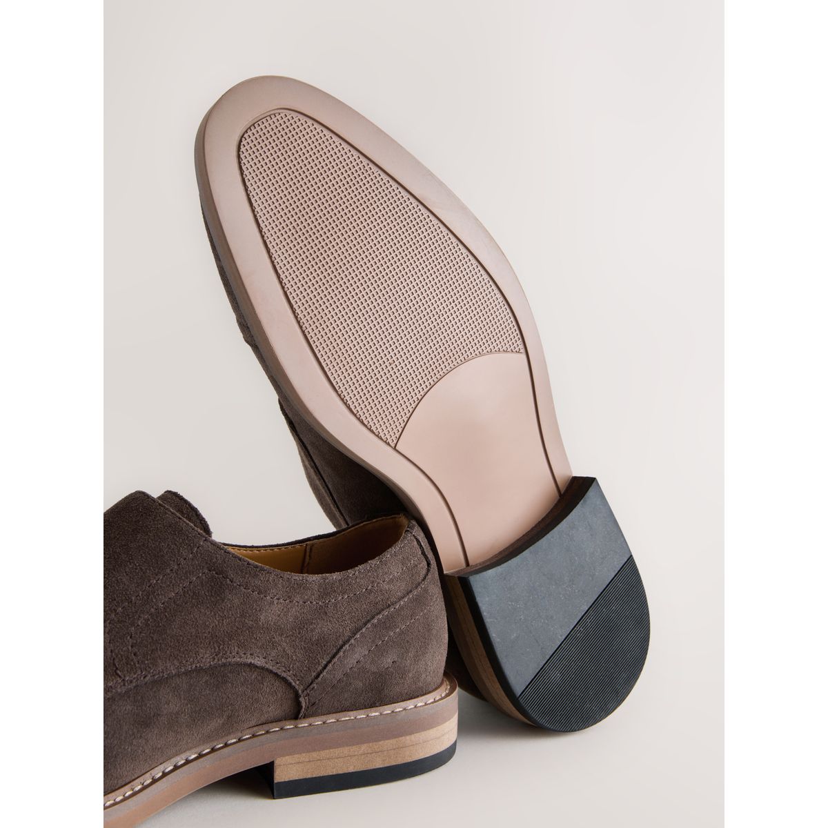 Chaussures décontractées en daim à boucles marron, NEXT