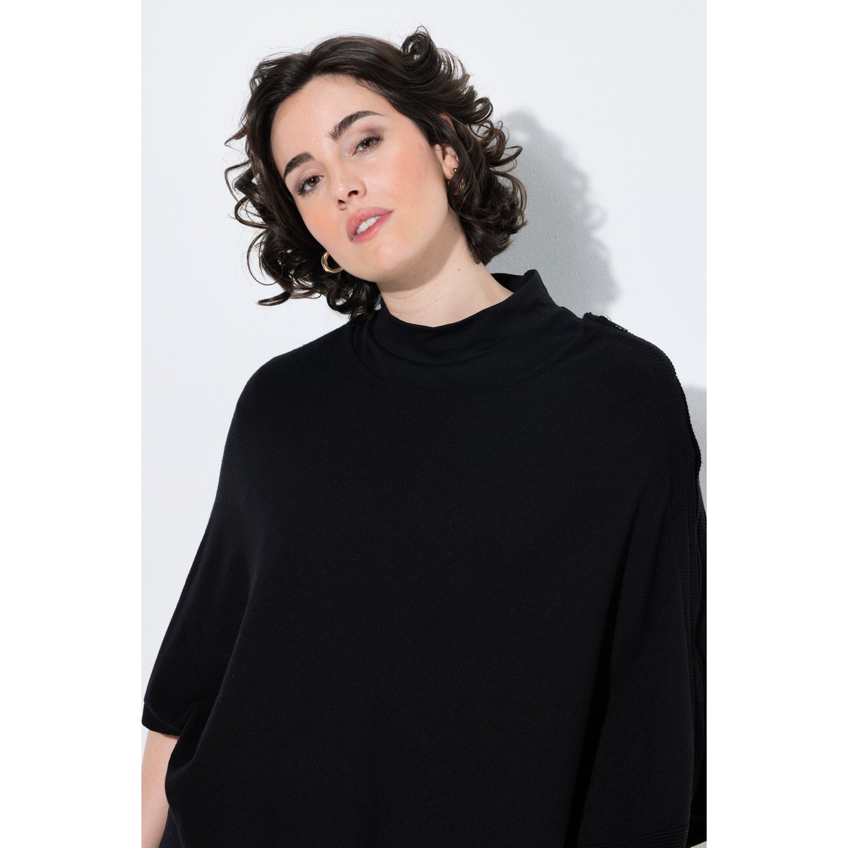Poncho en maille, base en pointe noir, ULLA POPKEN
