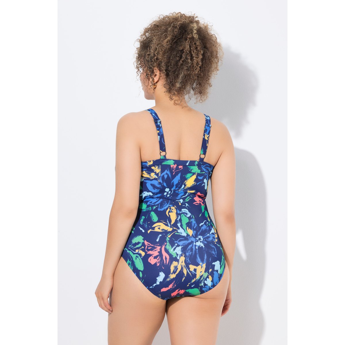 Maillot de bain à bonnets souples. Décolleté marine, ULLA POPKEN