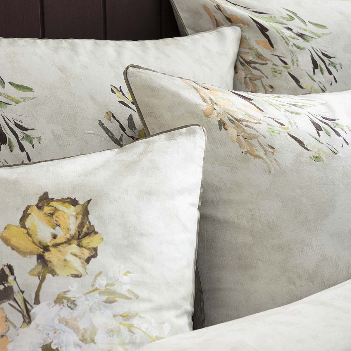 Taie d'oreiller imprimée en satin de coton, MARGARETTA beige, DESIGNERS GUILD