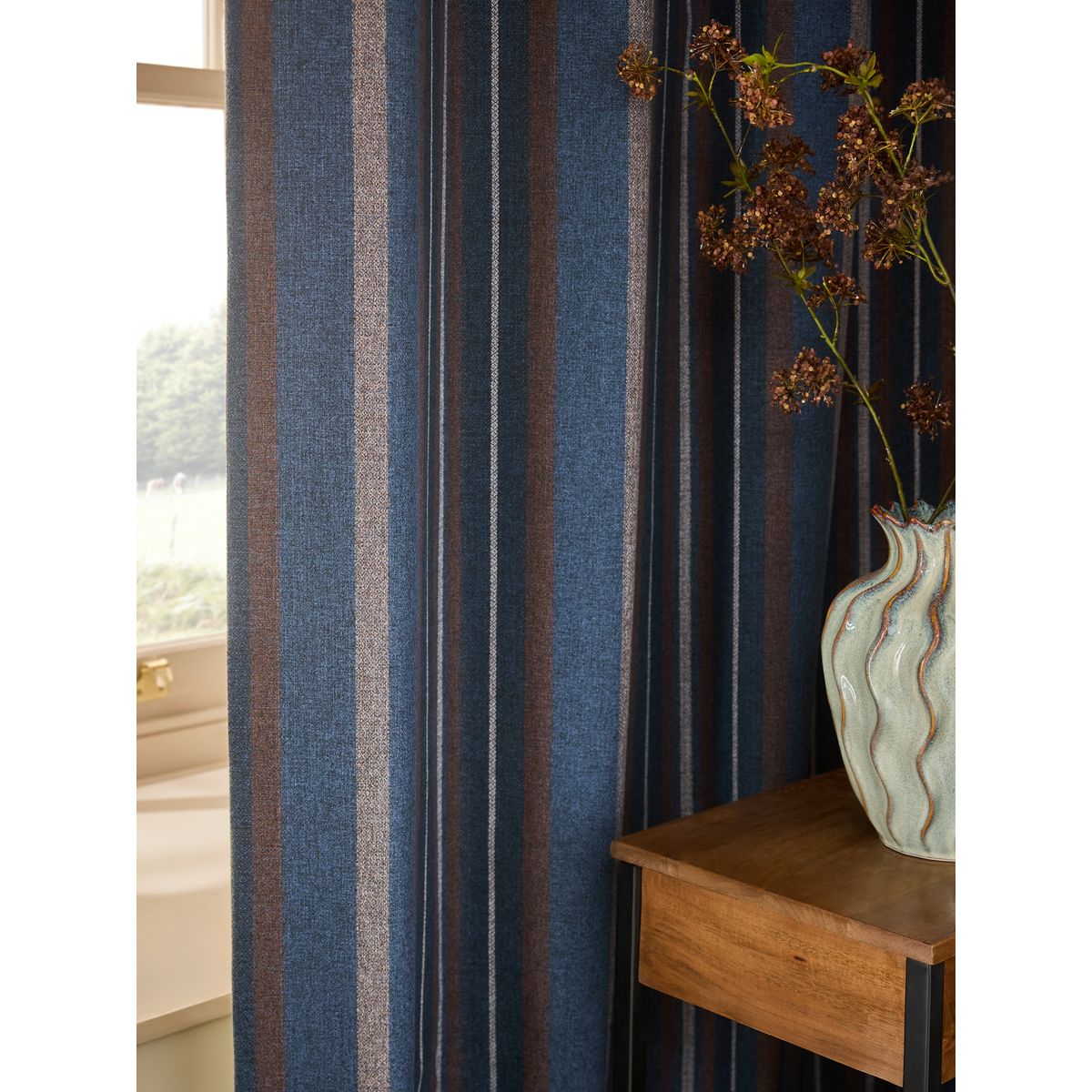Rideaux doublés à œillets et rayures tissées bleu marine/brun, NEXT