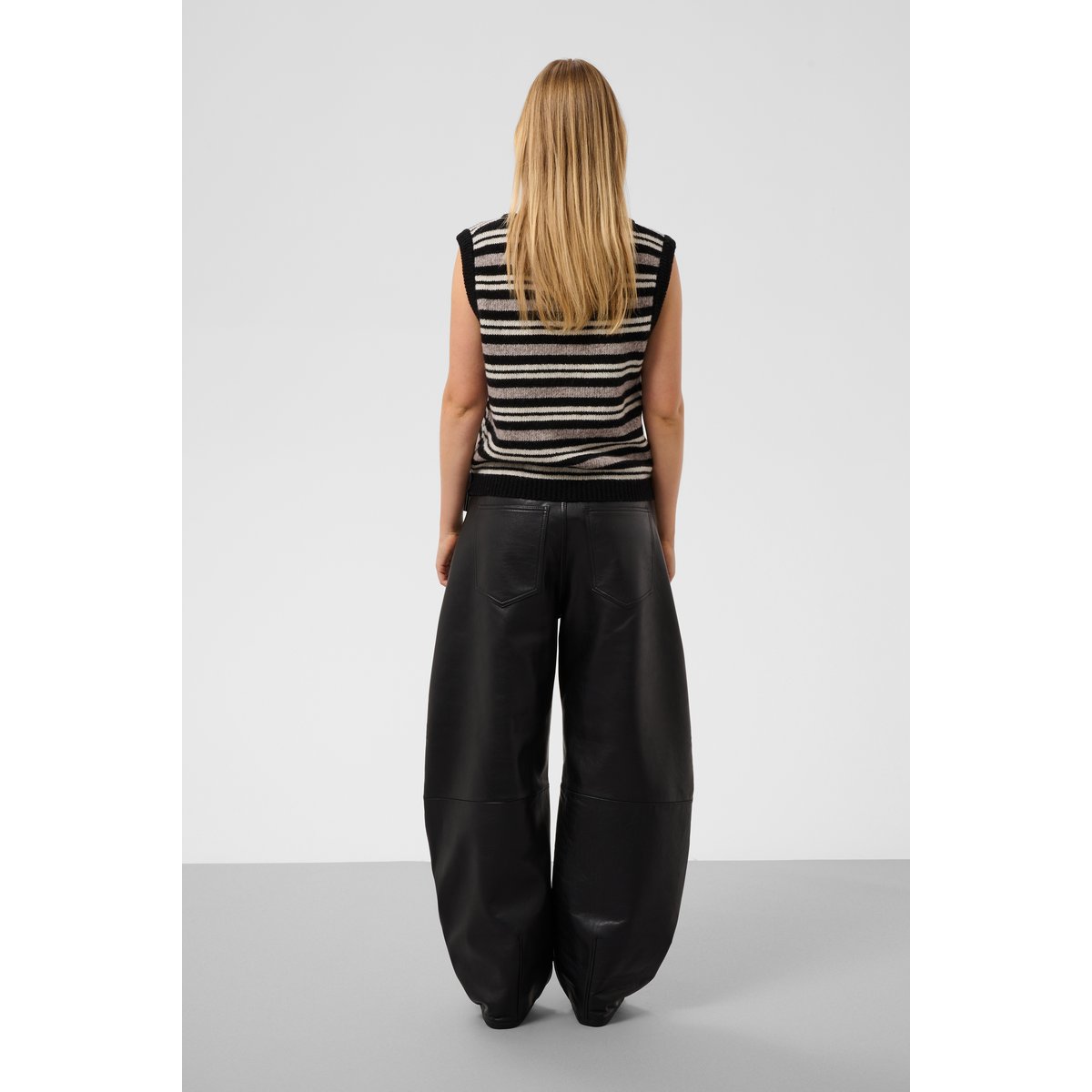 Manteau tricoté noir beige black and walnut stripe, SOAKED IN LUXURY