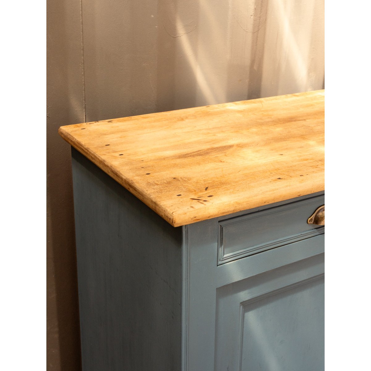 Buffet en bois bleu Gilbert N°1729 - Bon état bois clair, DEBONGOUT