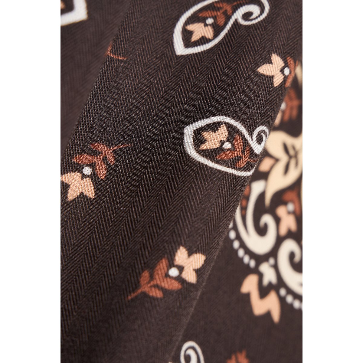 Foulard gris, BREAL