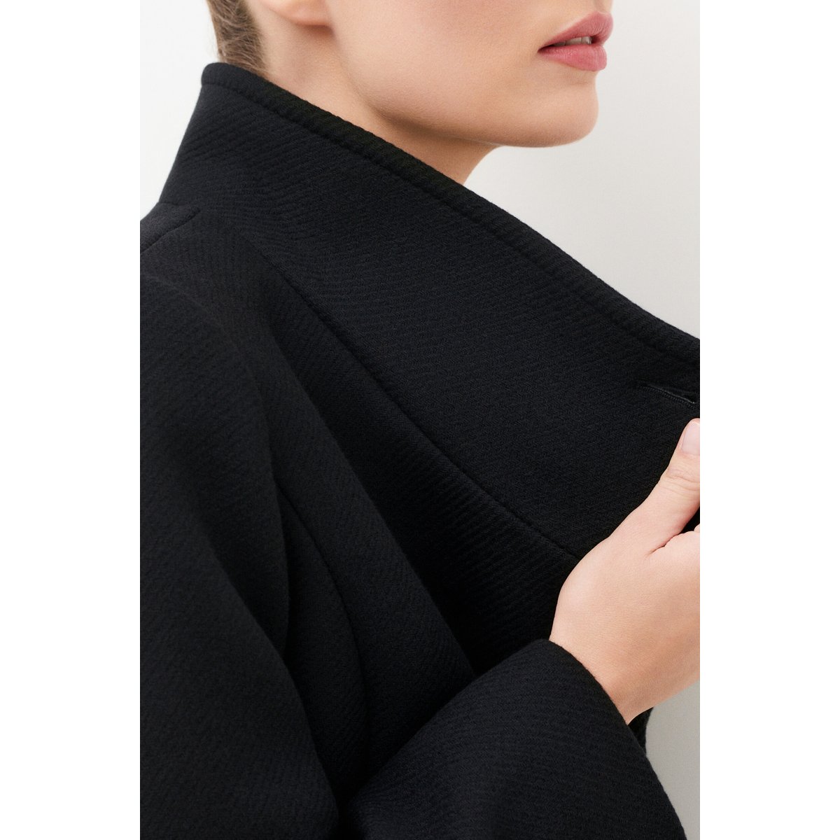 Manteau court droit col montant GALI noir, CAROLL